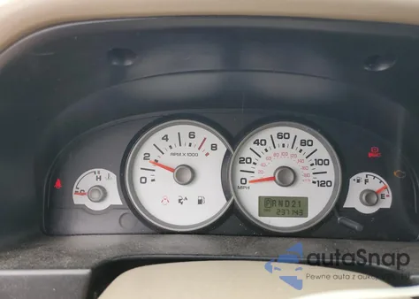 2005 Ford Escape Xlt z USA, uszkodzony, nr VIN 1FMYU93115KC21517